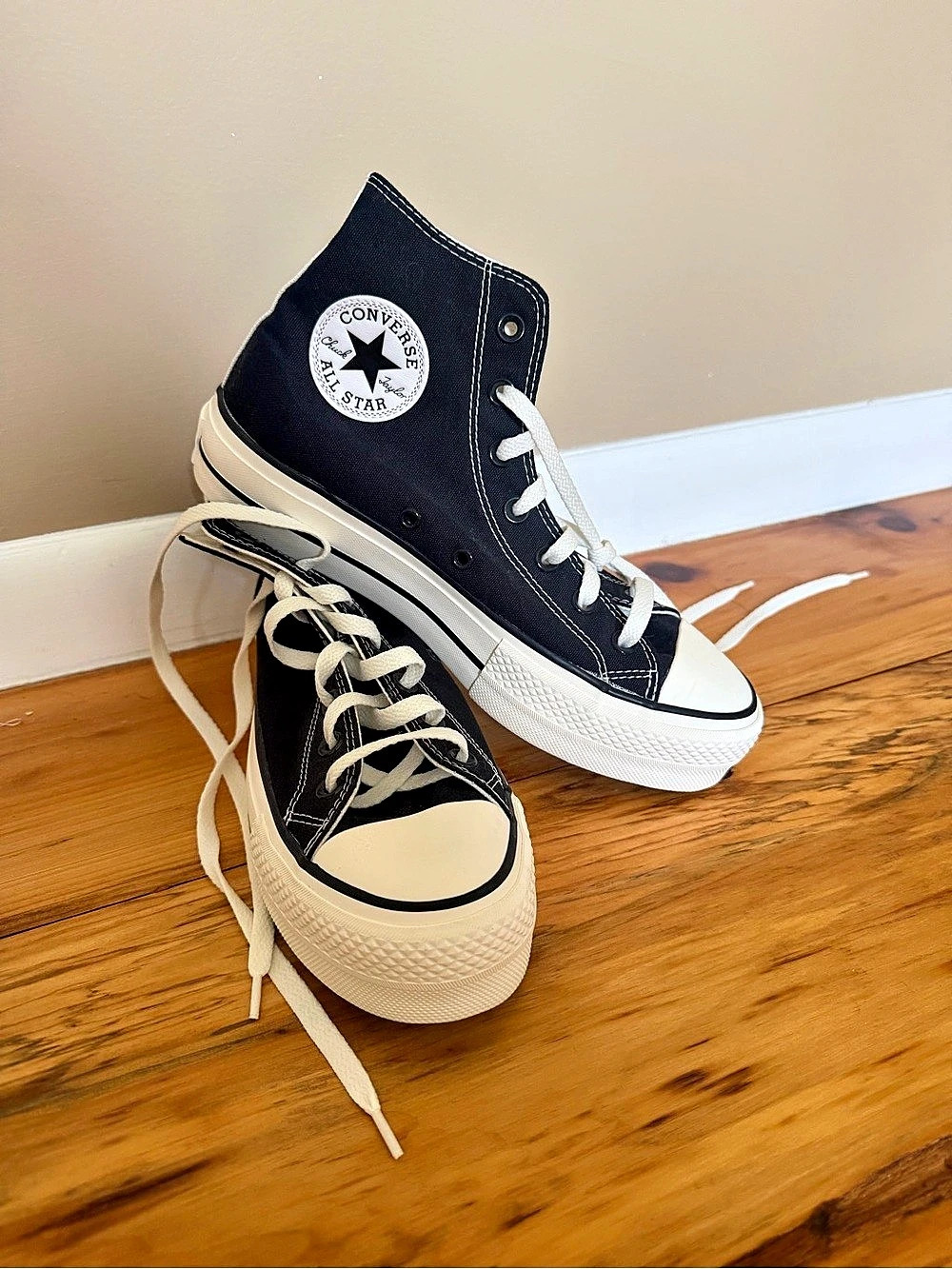Converse Chuck Taylor All Star High Top Sneakers Black & White US 8